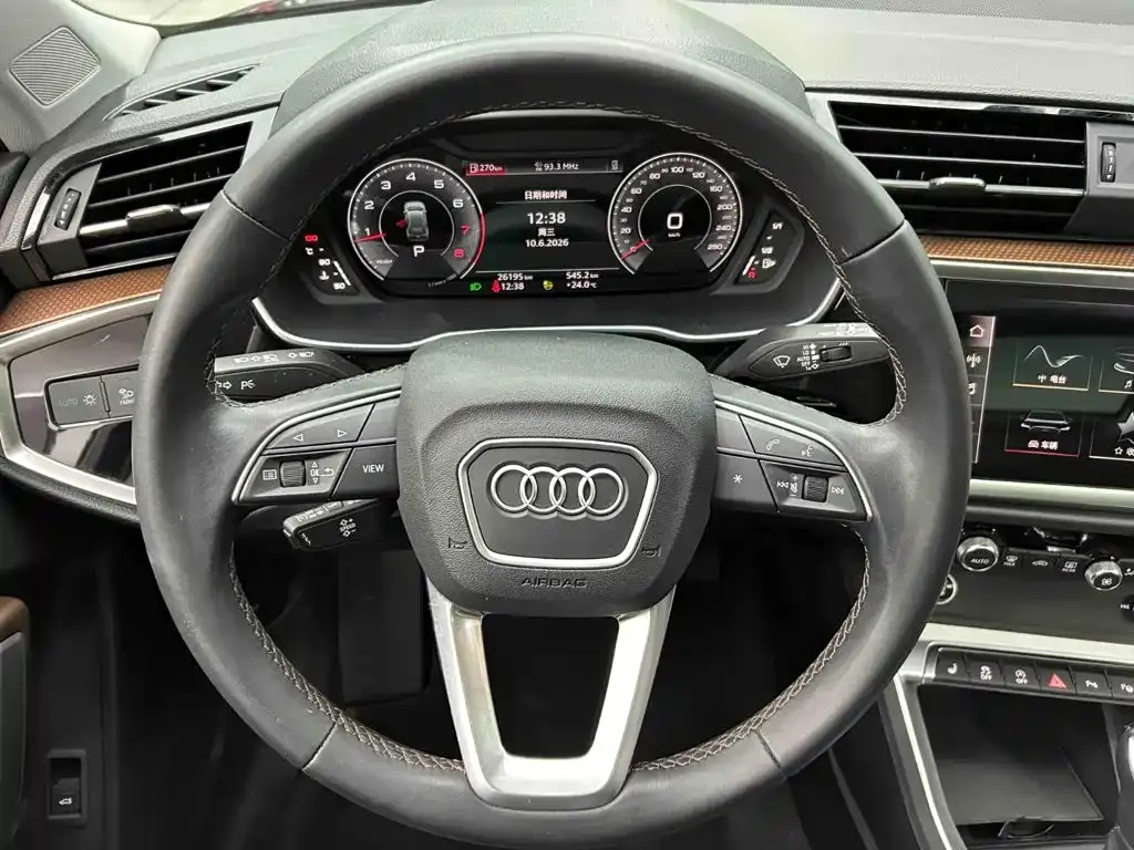 Audi Q3 — фото 6