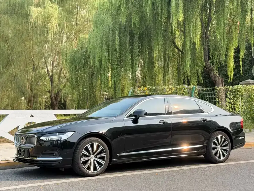 Volvo S90 — фото 1