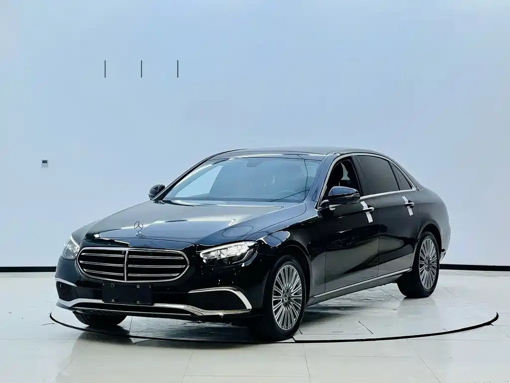 Mercedes-Benz E-Class — фото 1