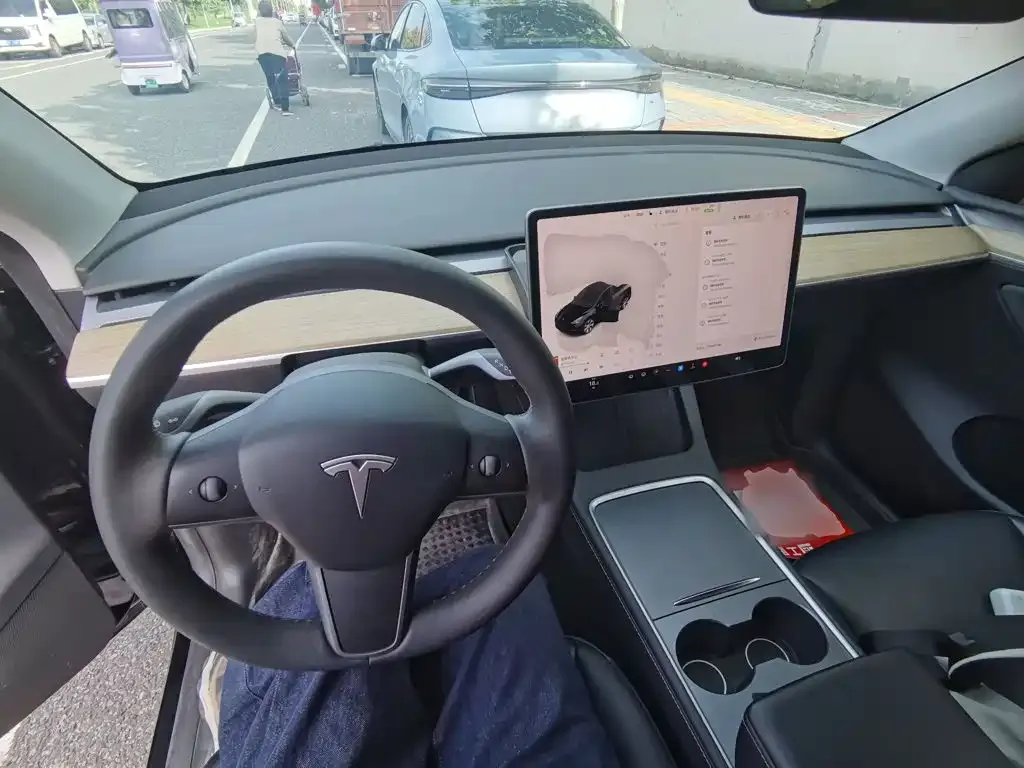 Tesla Model Y — фото 8