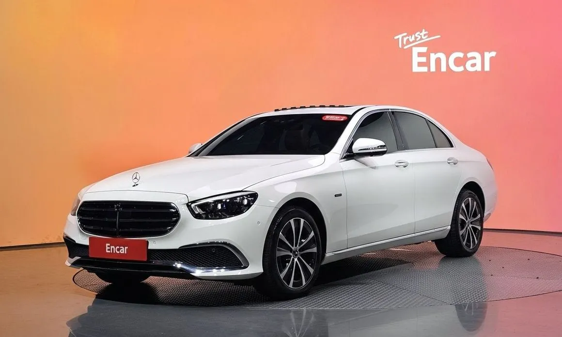 Mercedes-Benz E-Class — фото 1