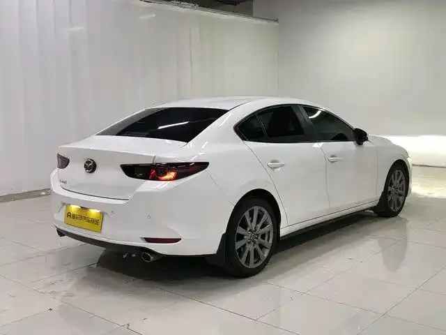 Mazda 3 Axela — фото 2