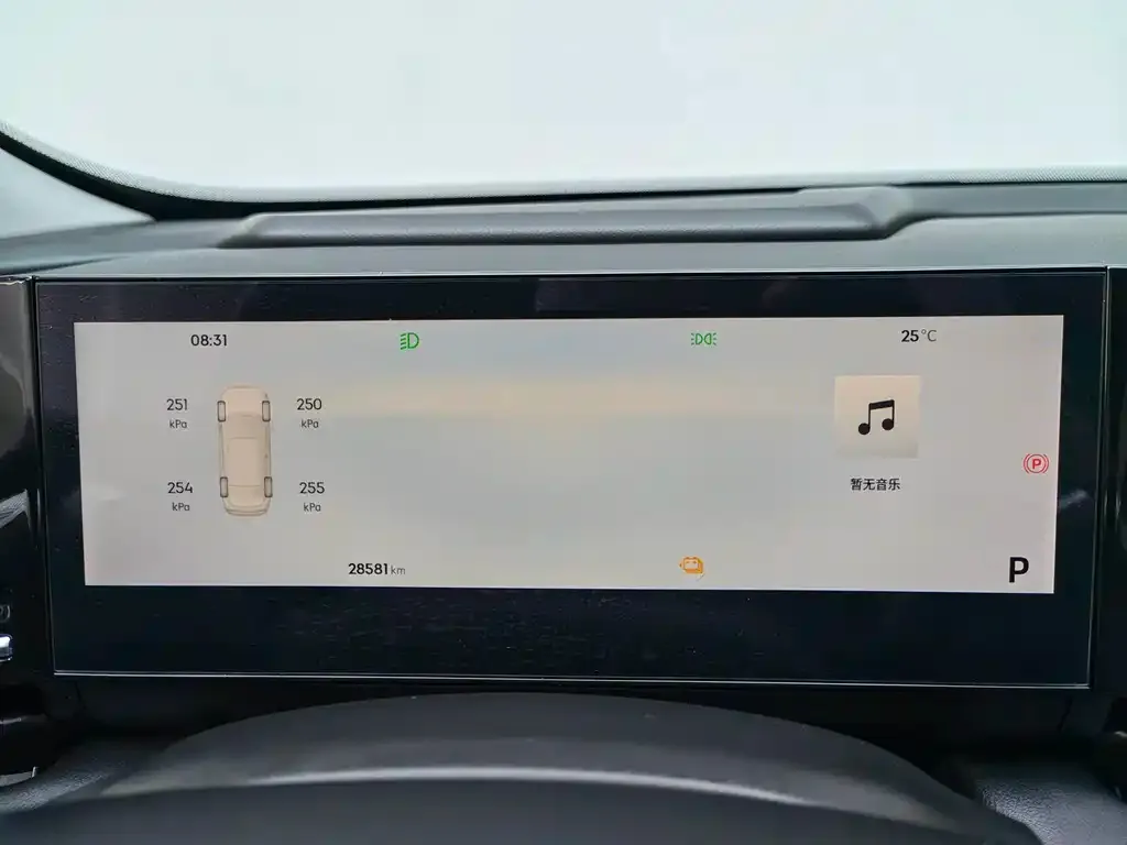 Geely Galaxy L6 — фото 3