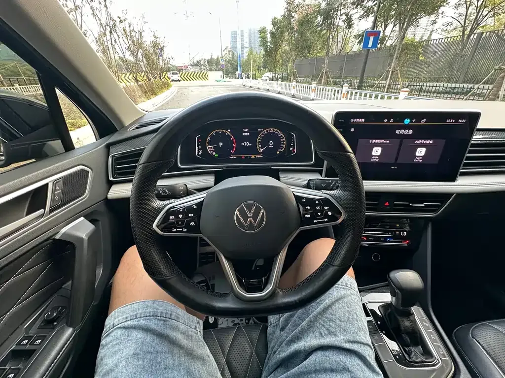 Volkswagen Tiguan L — фото 8