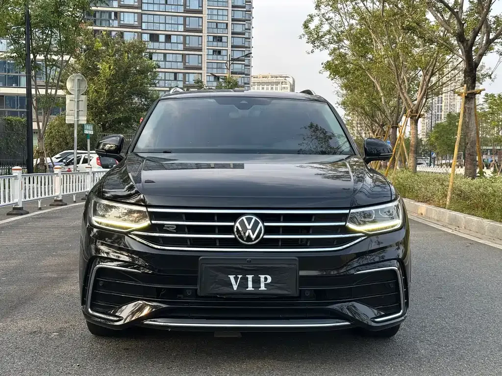 Volkswagen Tiguan L — фото 7