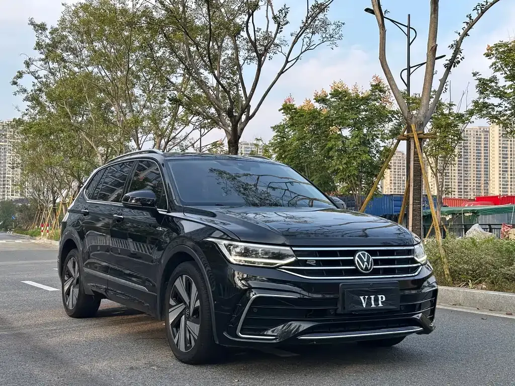Volkswagen Tiguan L — фото 9