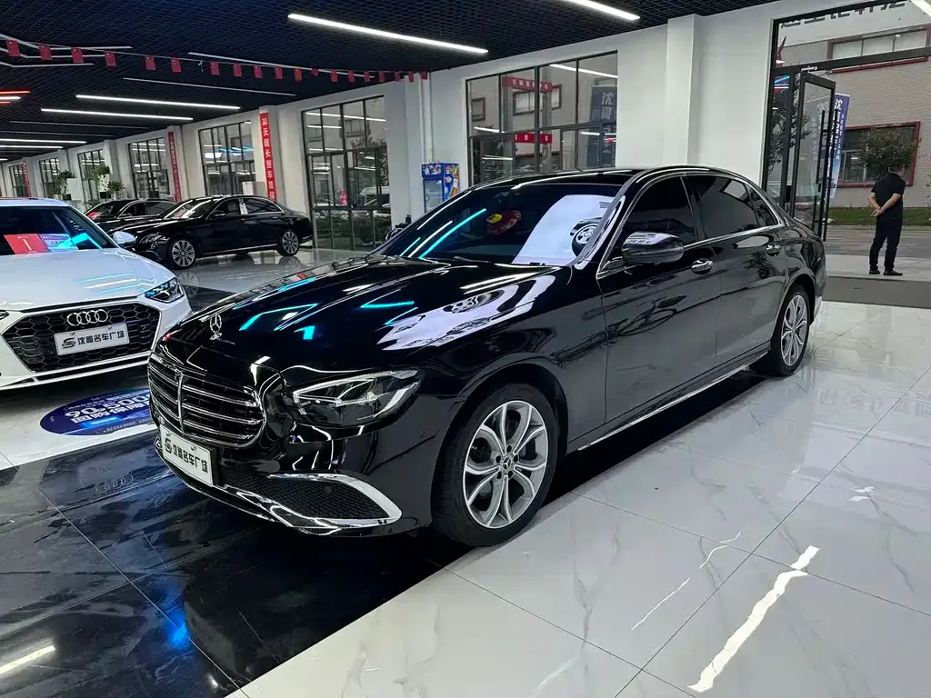 Mercedes-Benz E-Class — фото 1