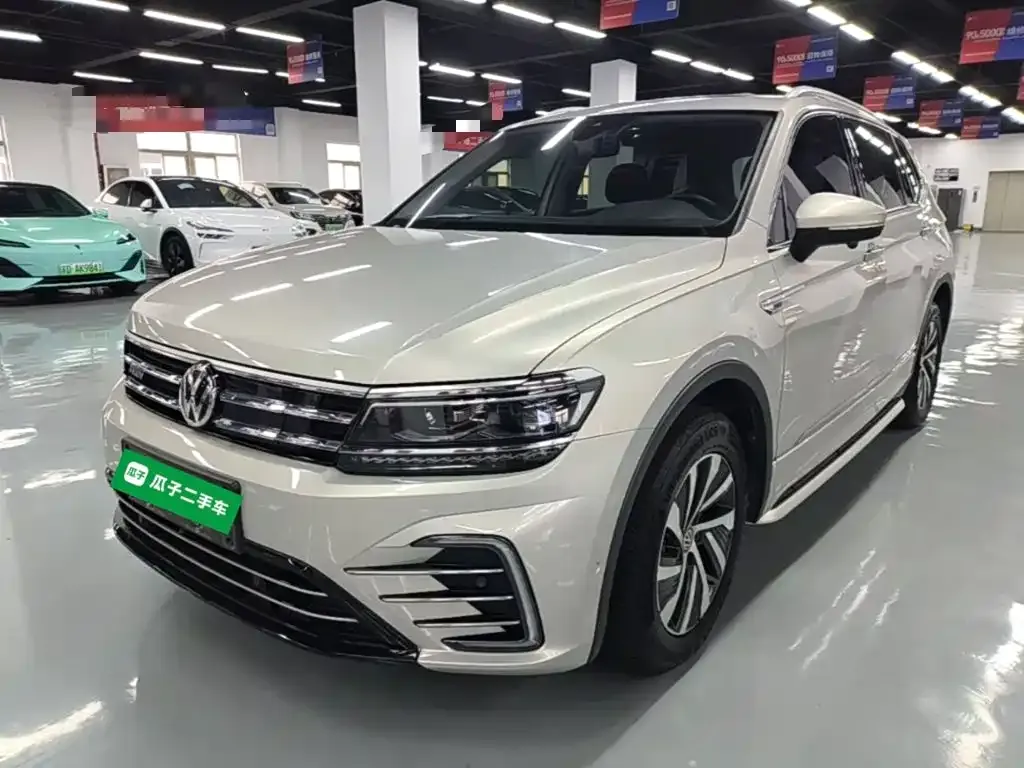 Volkswagen Tiguan L PHEV — фото 9