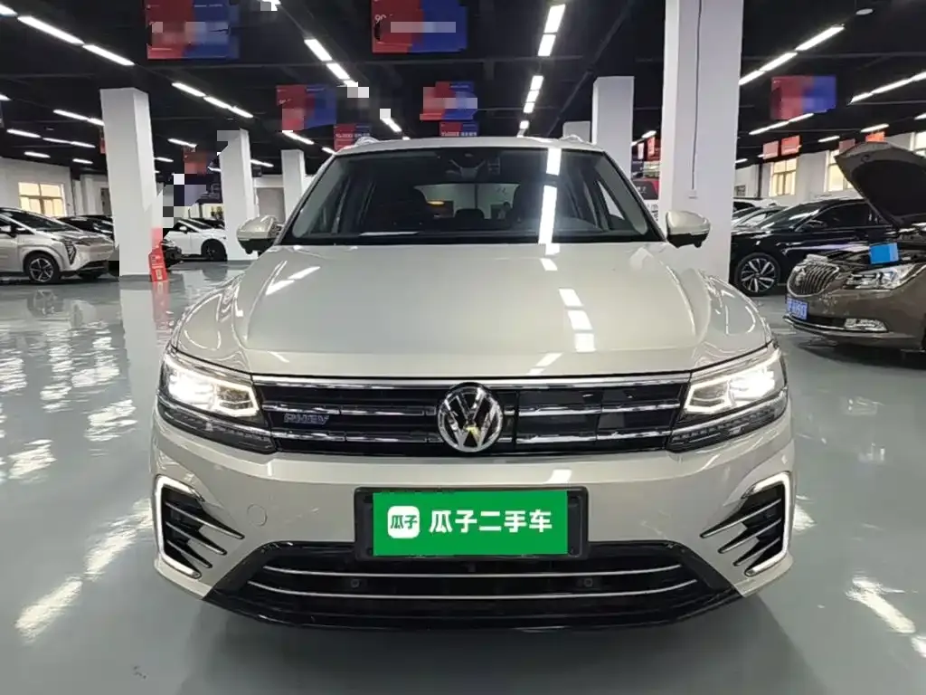 Volkswagen Tiguan L PHEV — фото 4