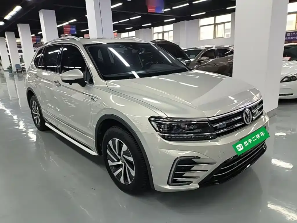 Volkswagen Tiguan L PHEV — фото 10