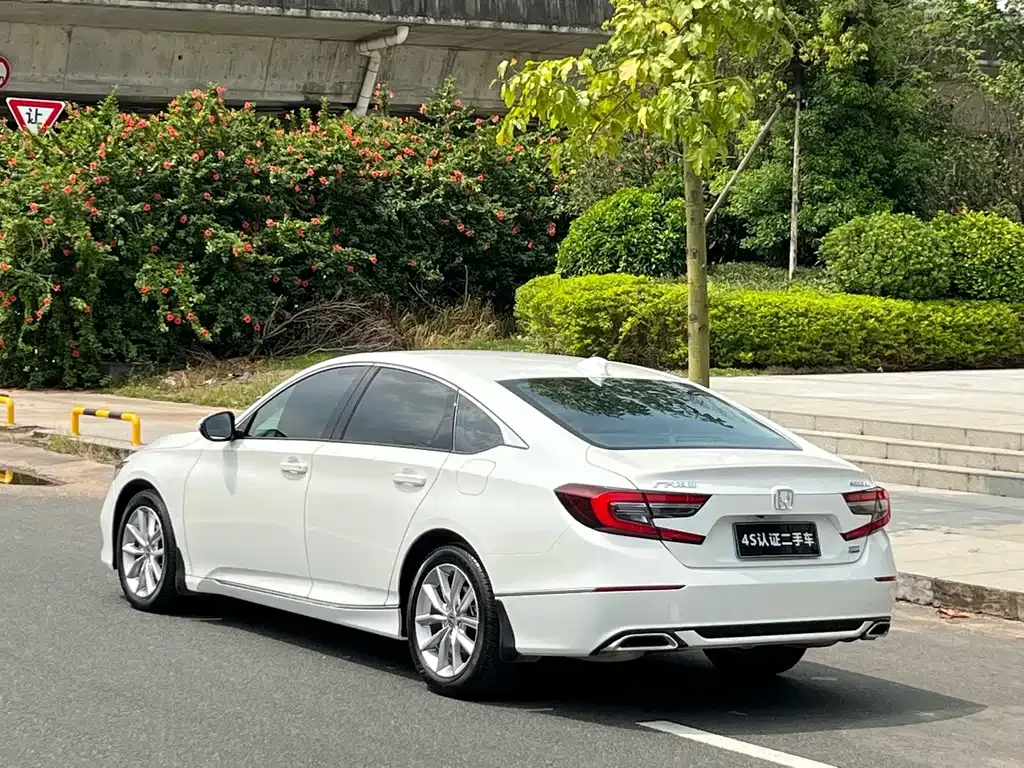 Honda Accord — фото 7
