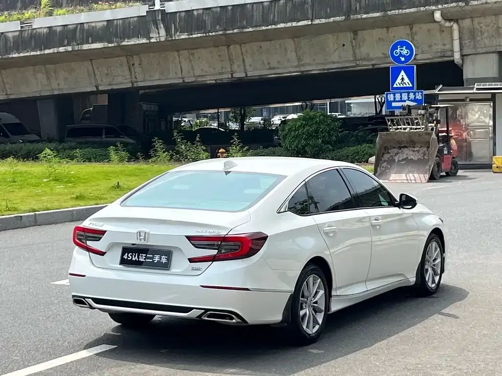 Honda Accord — фото 6