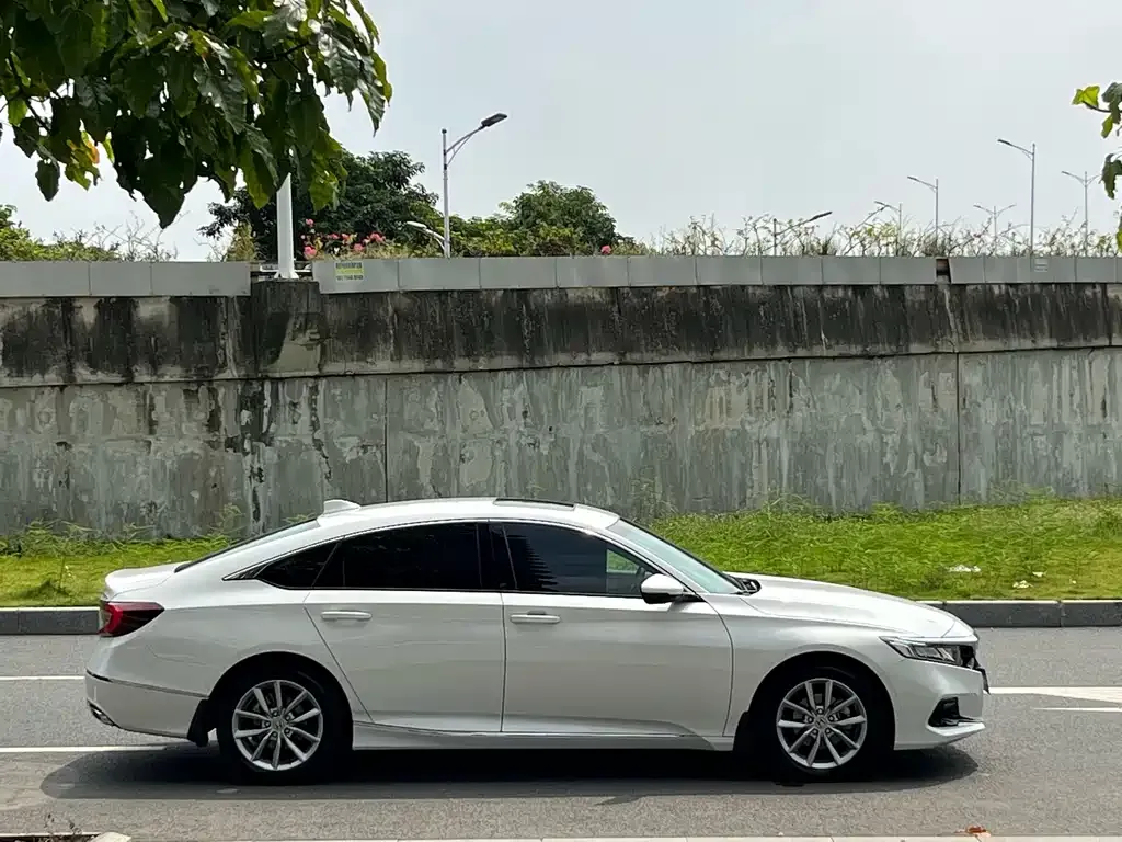 Honda Accord — фото 10