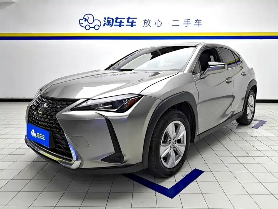 Lexus UX — фото 1