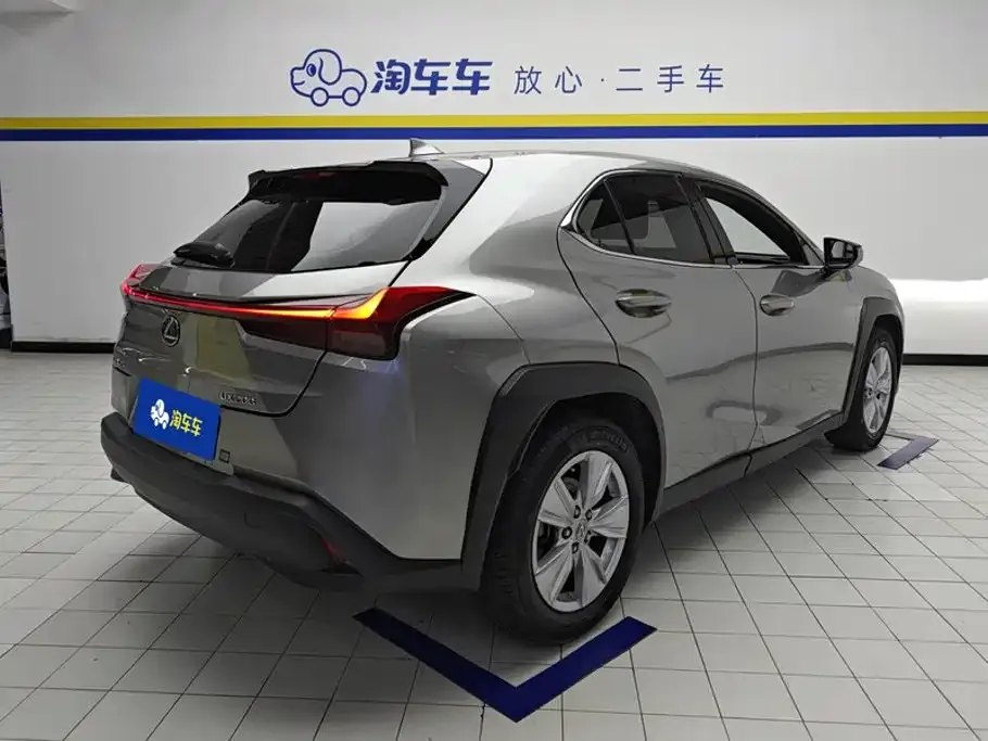 Lexus UX — фото 4