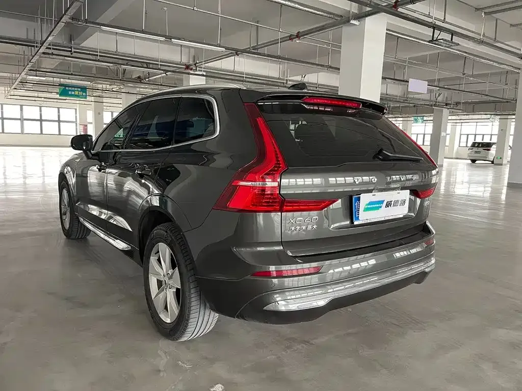 Volvo XC60 — фото 8