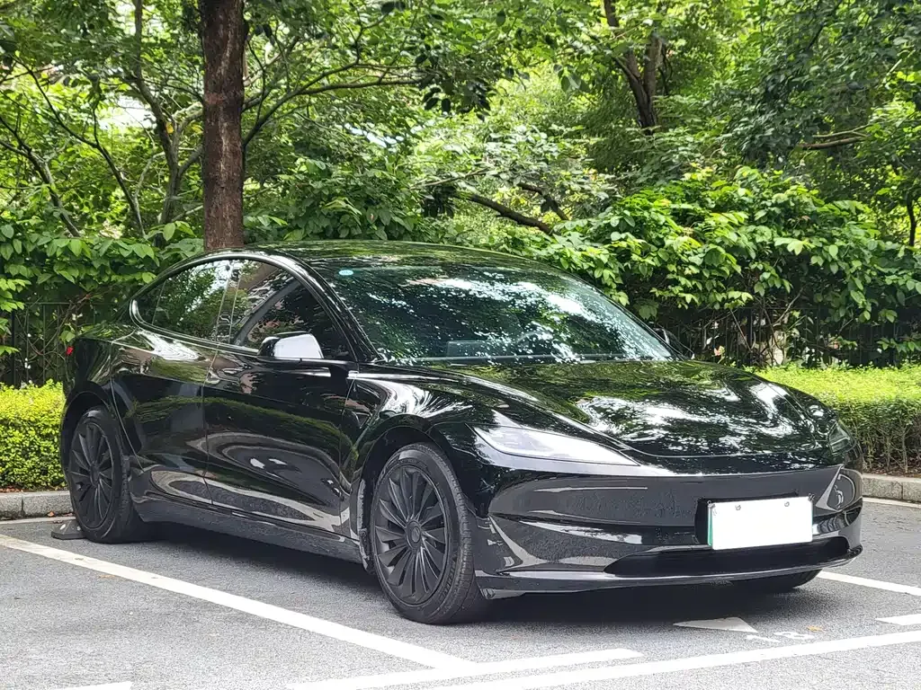 Tesla Model 3 — фото 9