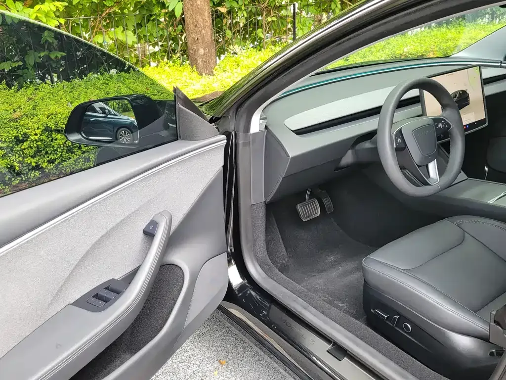 Tesla Model 3 — фото 10