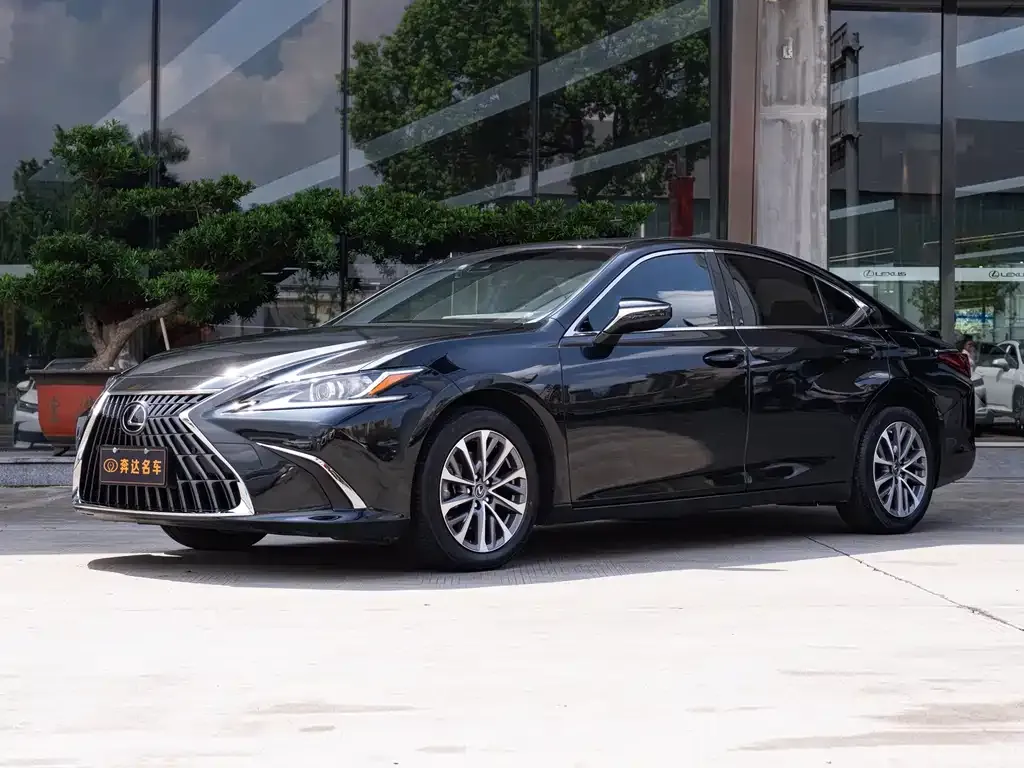 Lexus ES — фото 1
