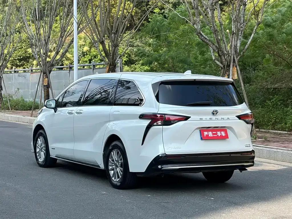 Toyota Sienna — фото 6