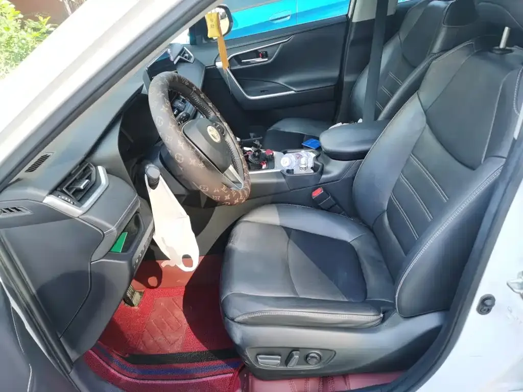 Toyota RAV4 — фото 9