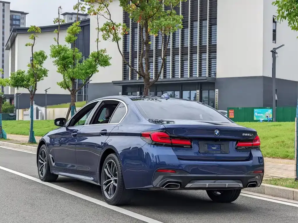 BMW 5 Series — фото 9