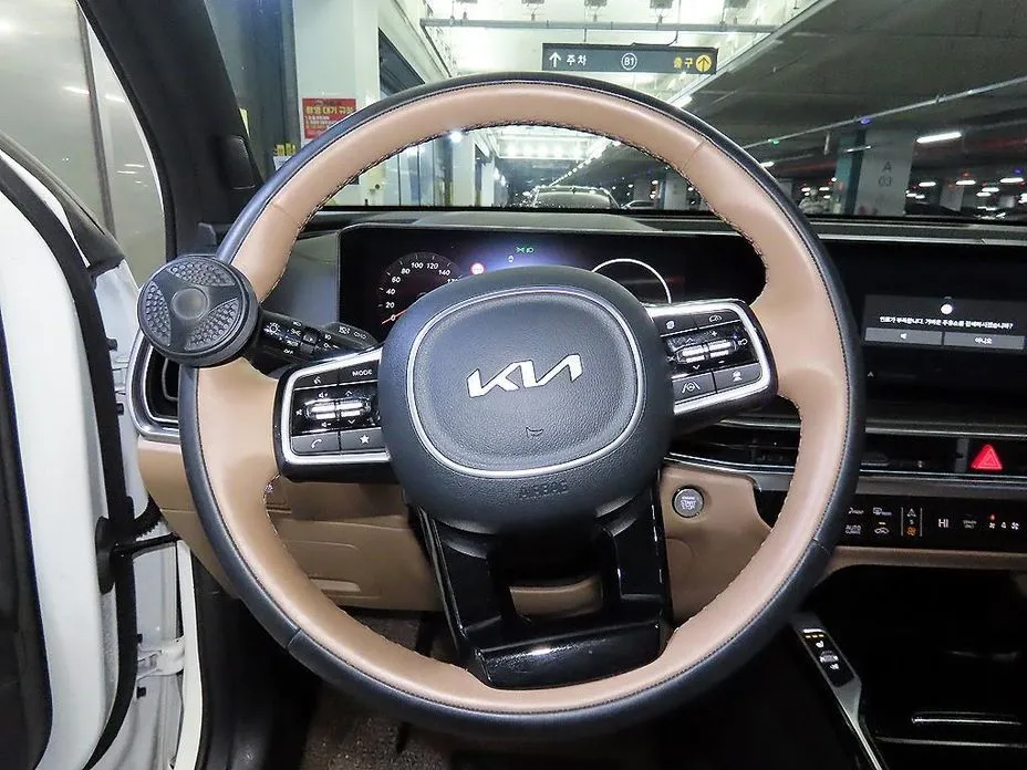 Kia Sorento — фото 8