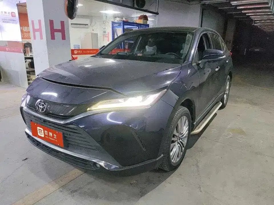 Toyota Harrier — фото 1