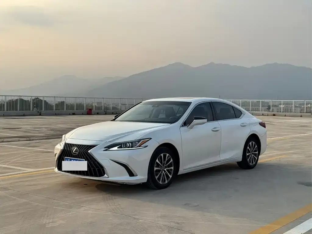 Lexus ES — фото 1