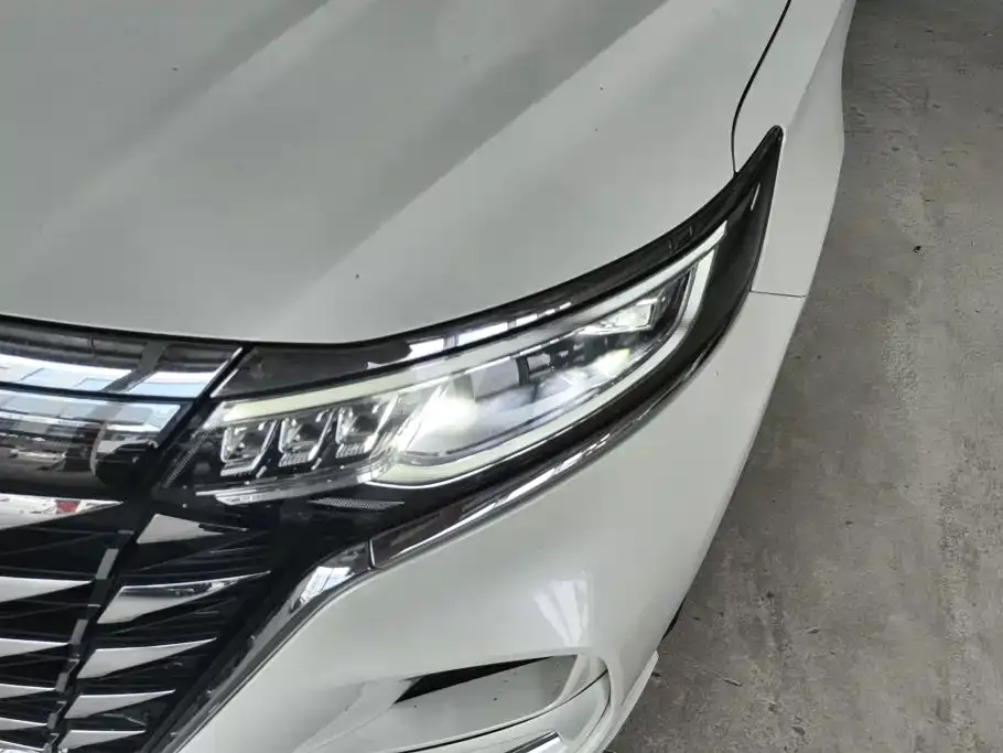 Roewe iMAX8 New Energy — фото 3