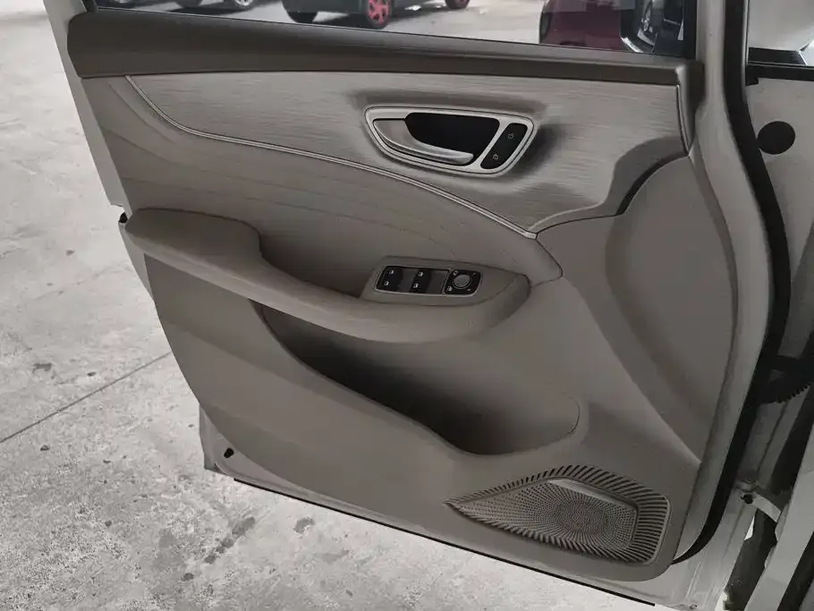 Roewe iMAX8 New Energy — фото 6