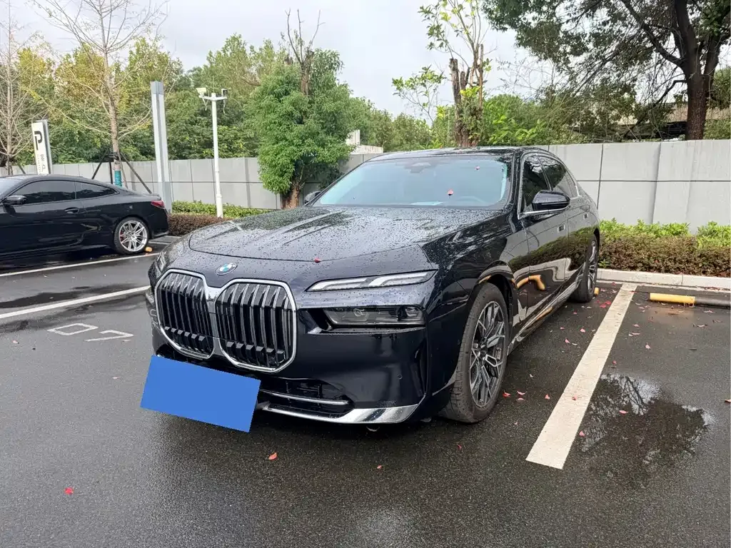 BMW 7 Series — фото 1