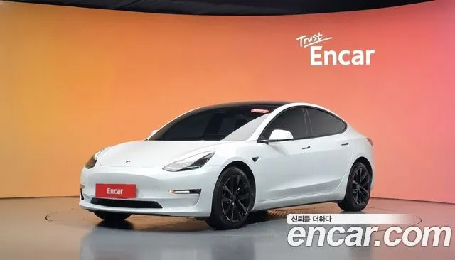 Tesla Model 3 — фото 1