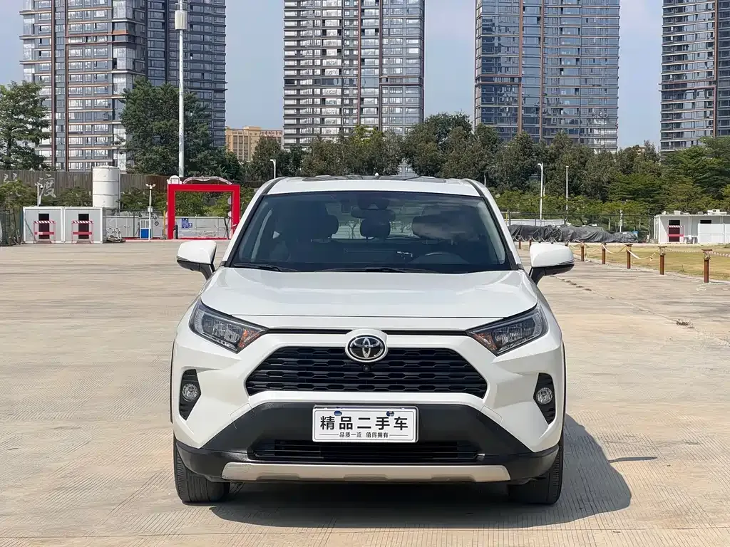 Toyota RAV4 — фото 9