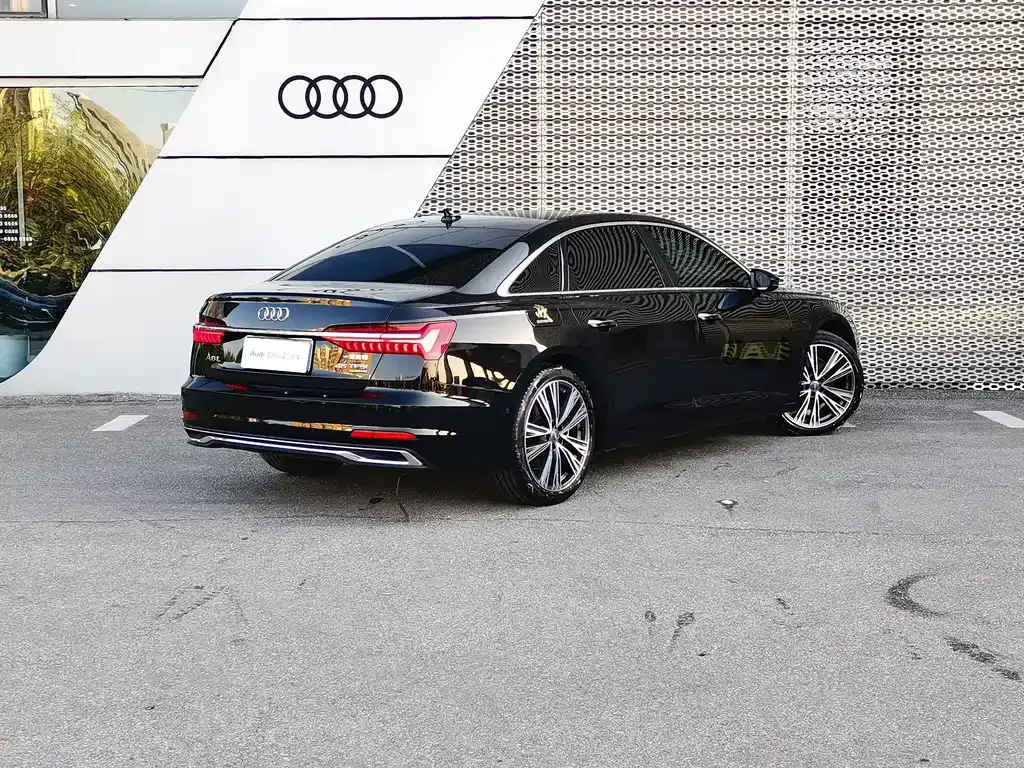 Audi A6L — фото 8