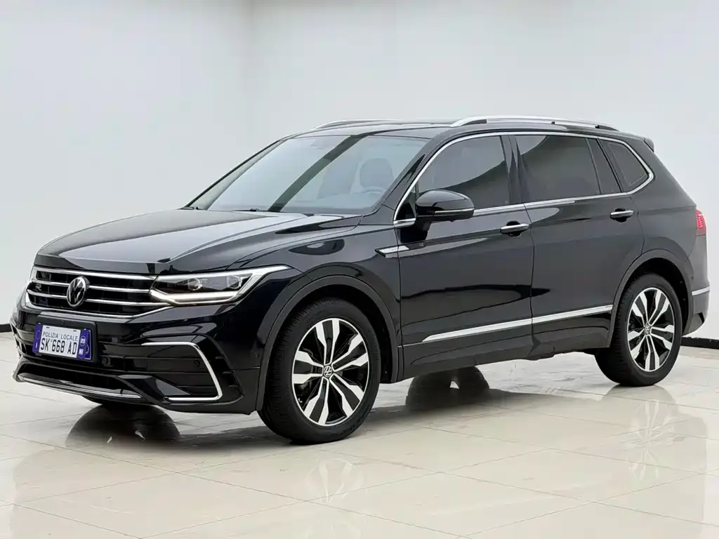 Volkswagen Tiguan L — фото 1
