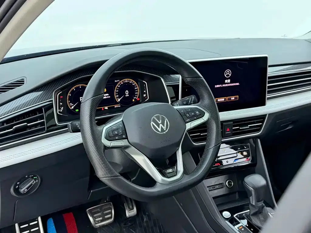 Volkswagen Tiguan L — фото 7
