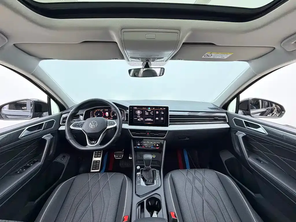 Volkswagen Tiguan L — фото 9