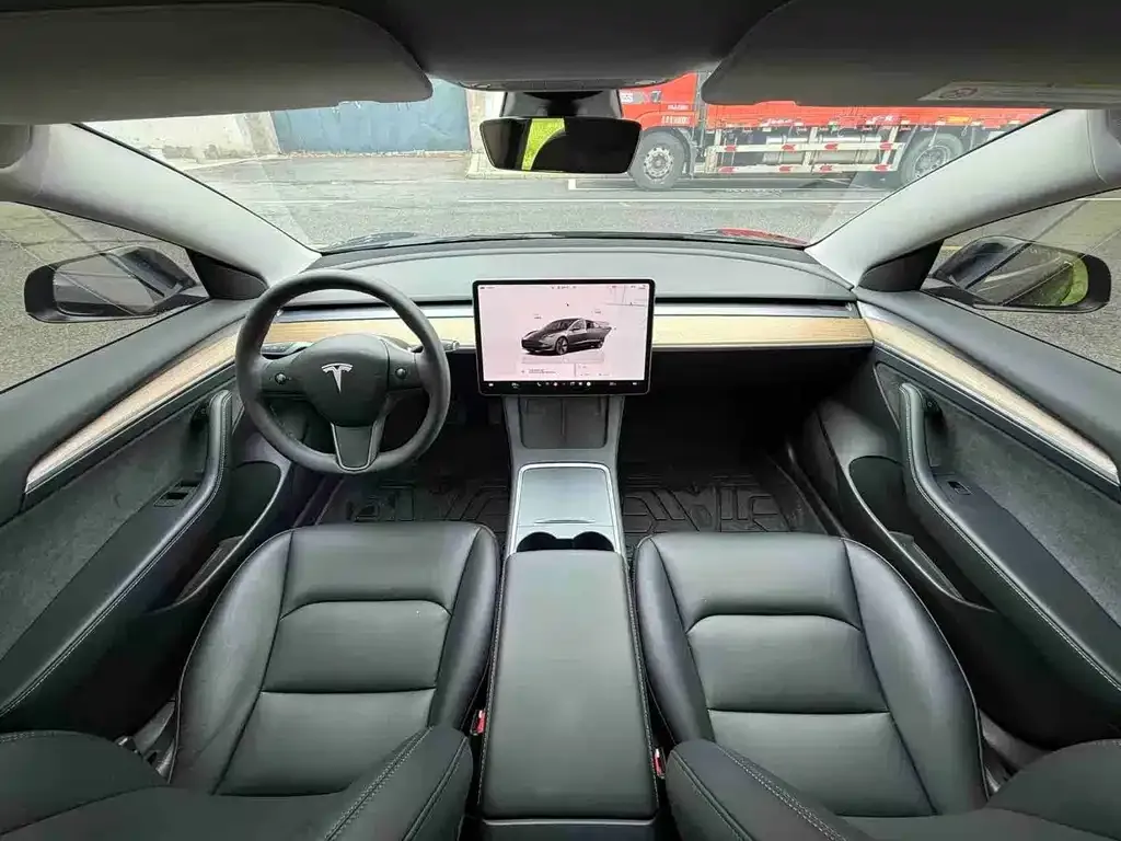 Tesla Model 3 — фото 4