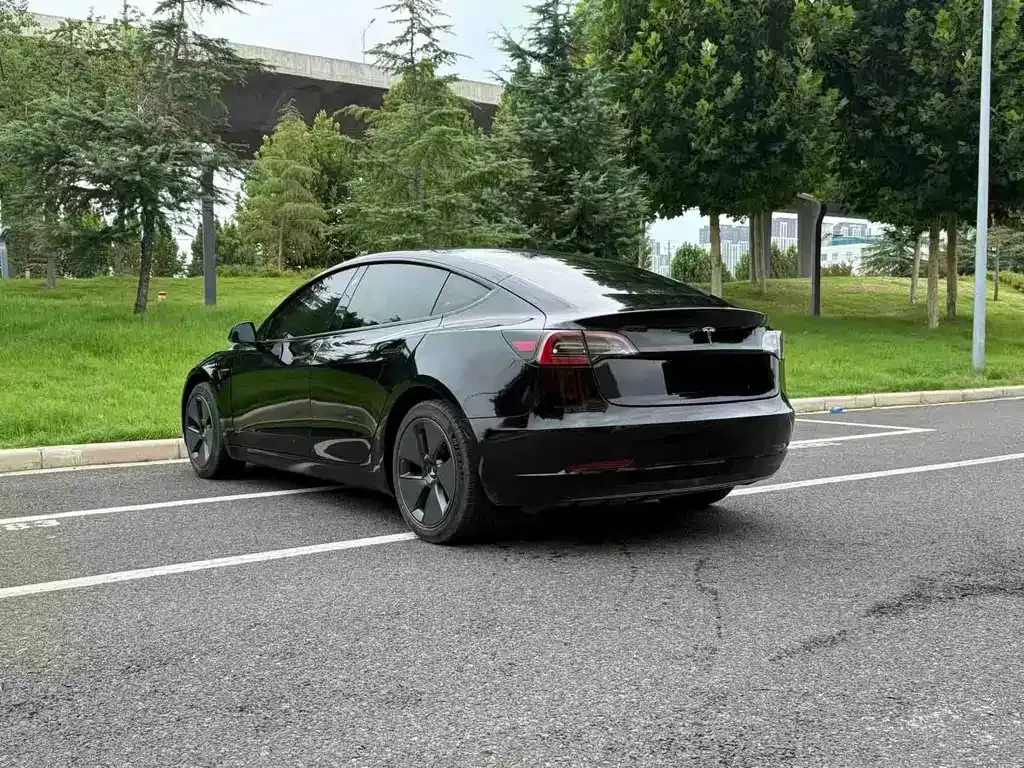 Tesla Model 3 — фото 3