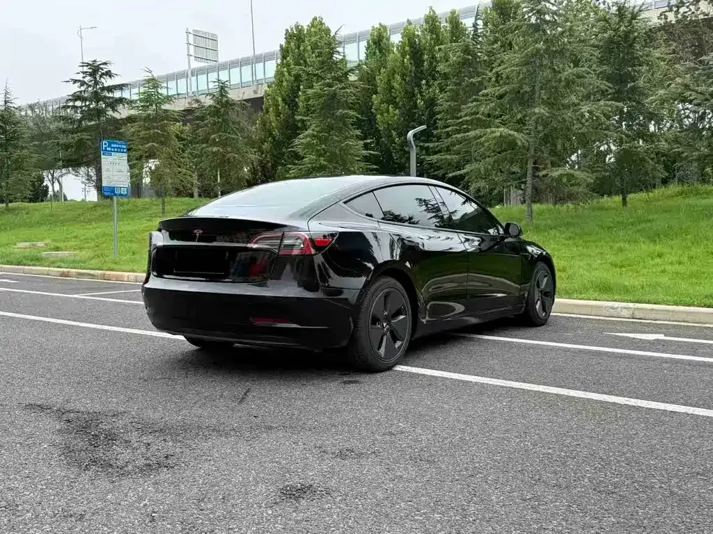 Tesla Model 3 — фото 5