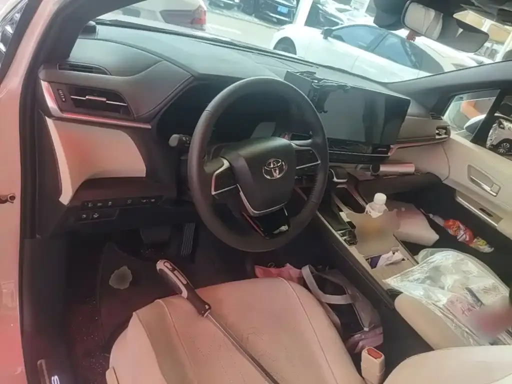 Toyota Sienna — фото 2