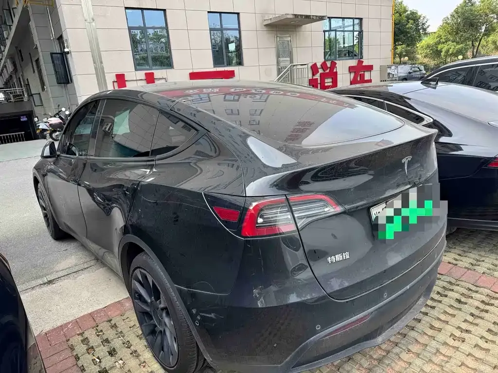 Tesla Model Y — фото 7