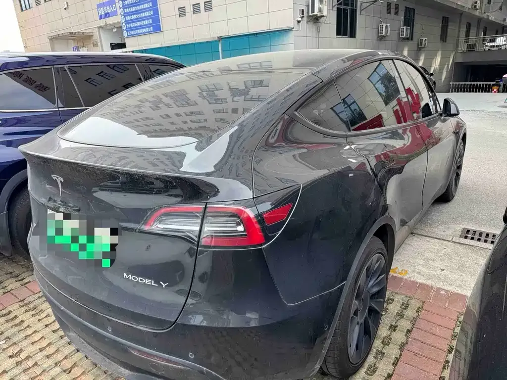 Tesla Model Y — фото 9