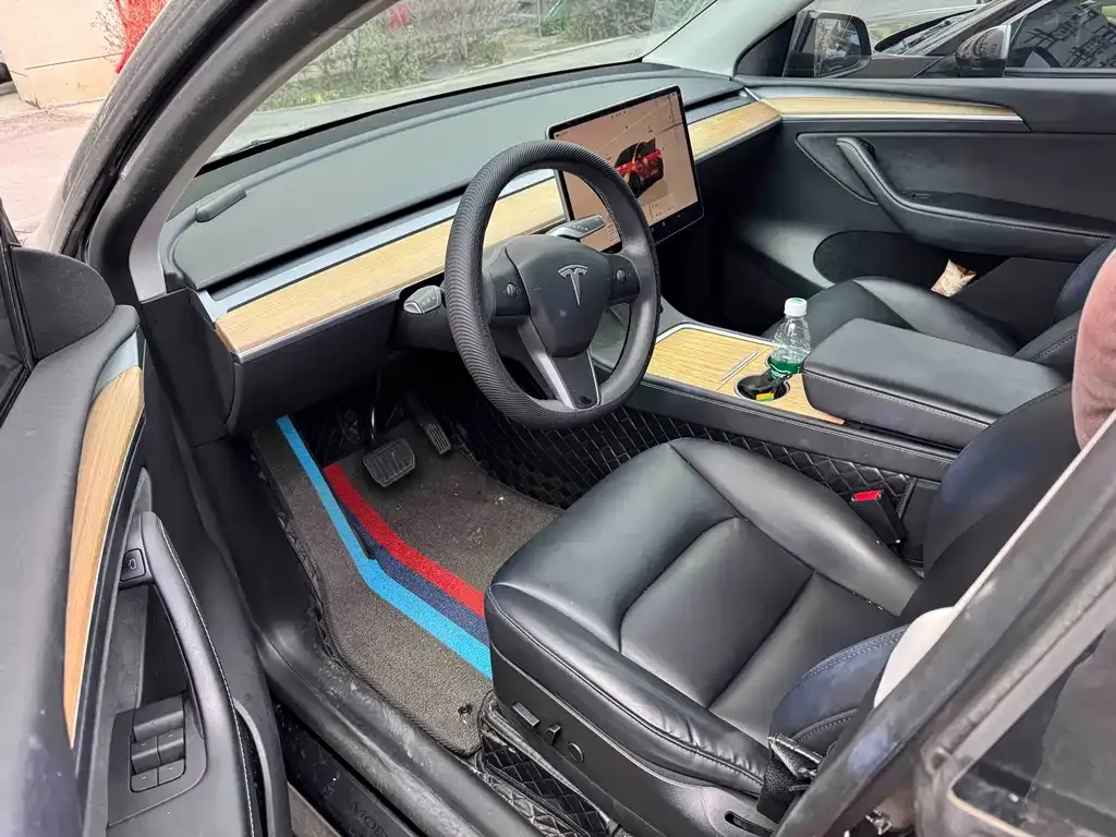 Tesla Model Y — фото 3