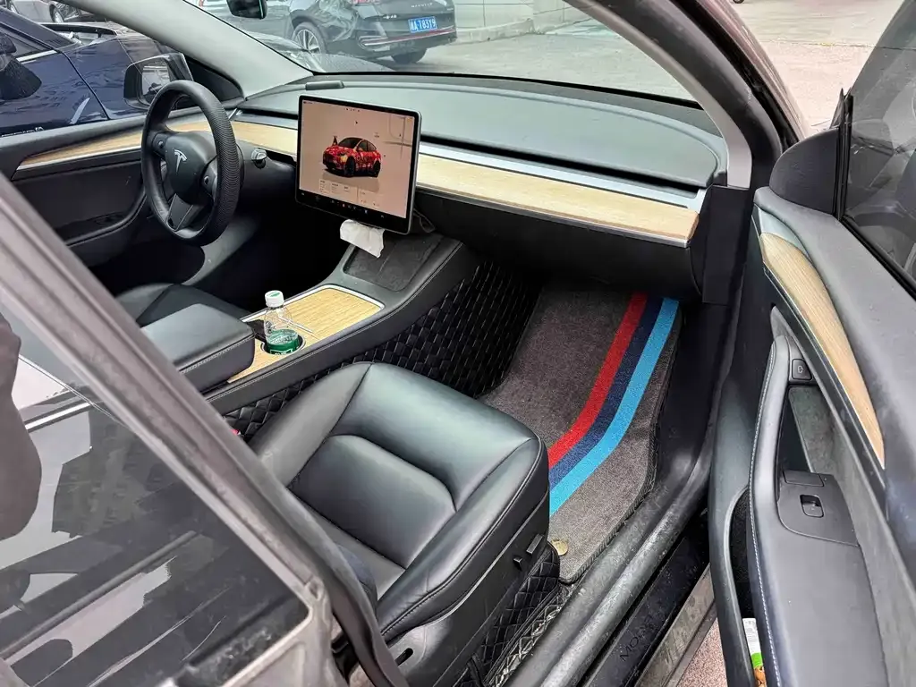Tesla Model Y — фото 6
