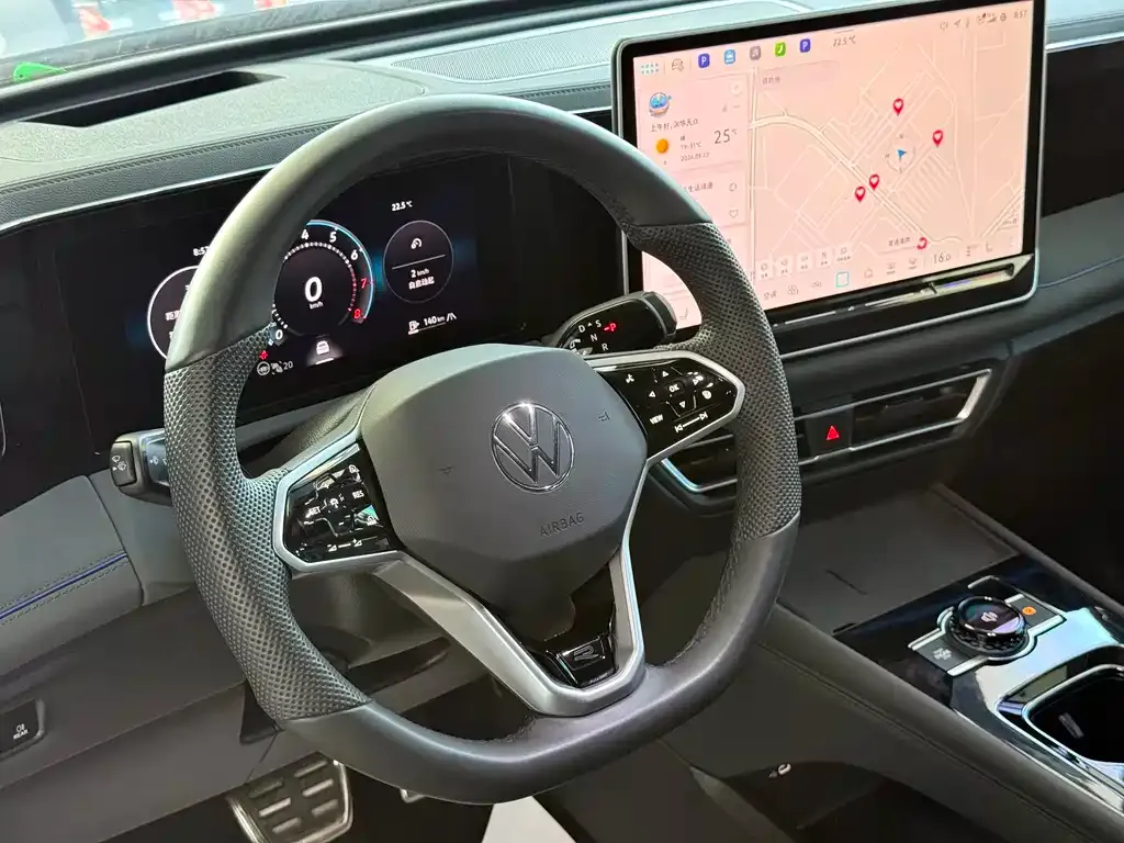 Volkswagen Tiguan L — фото 10