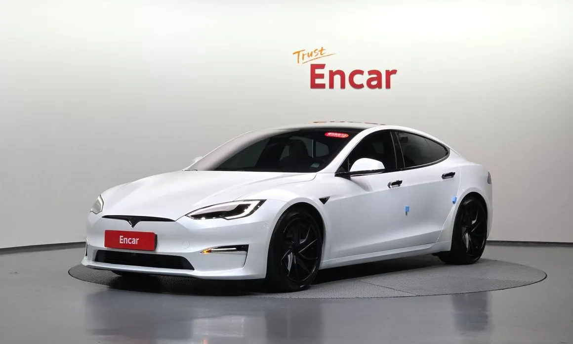 Tesla Model S — фото 1