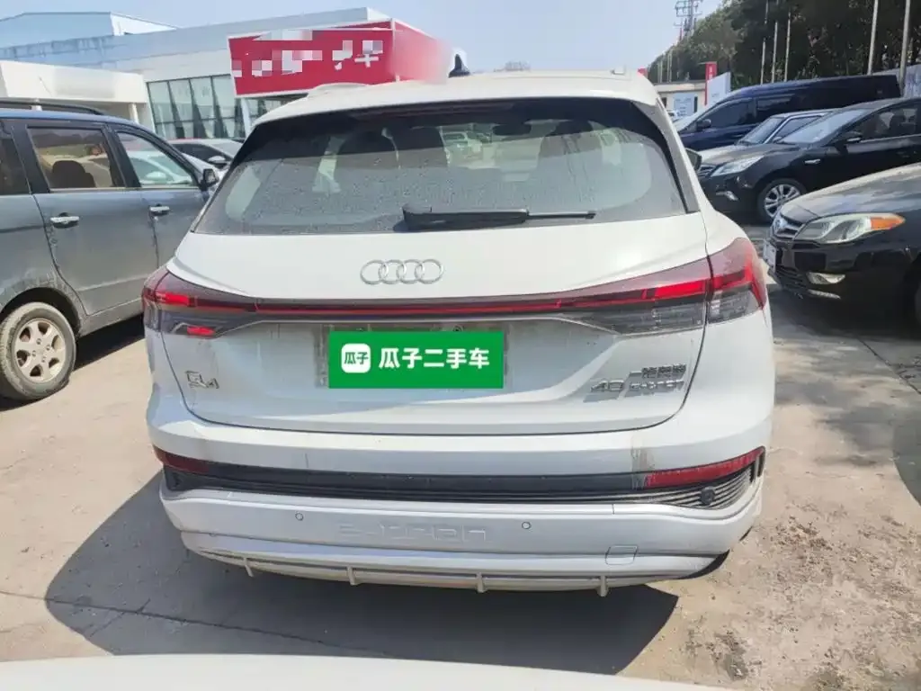 Audi Q4 e-tron — фото 2