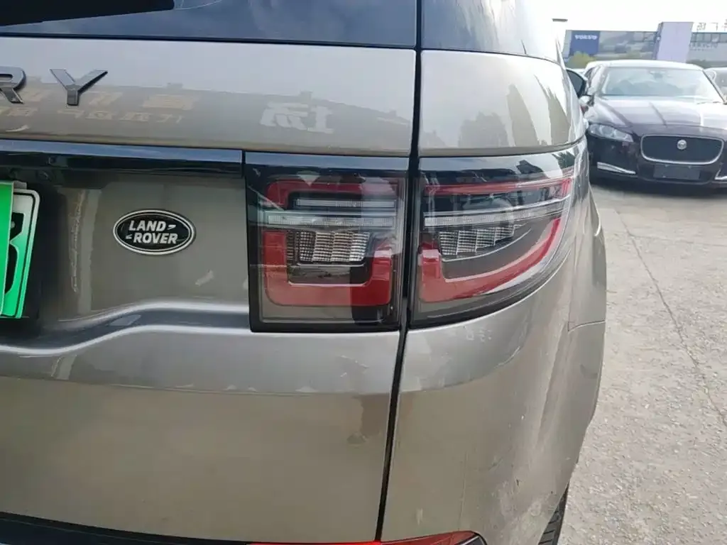 Land Rover Discovery Sport Hybrid — фото 1